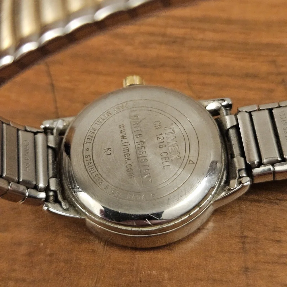 Ladies Timex Indiglo WR 30M Two Tone Quartz Date Watch Needs New Battery‎